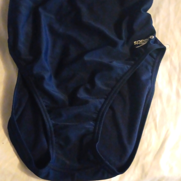 Like-new Speedo One piece swimsuit - Picture 4 of 8